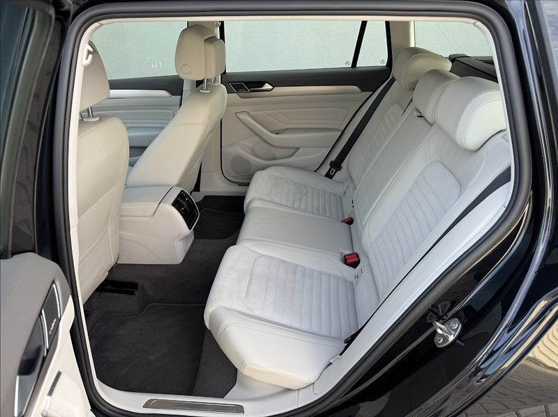 Volkswagen Passat 2,0 TDI DSG ELEGANCE 1.maj. ČR - fotka 19 z 50
