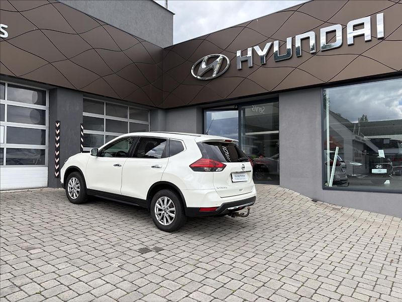 Nissan X-Trail 2,0 Xtronic 4x4 Acenta - fotka 17 z 19
