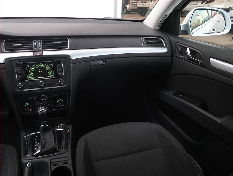 Suzuki Vitara (2019) Elegance 1.4 BoosterJet, 4X4 - fotka 8 z 22