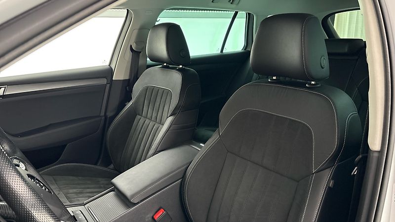 Škoda Superb 2.0 TDI DSG 4x4 Style Combi - fotka 15 z 30