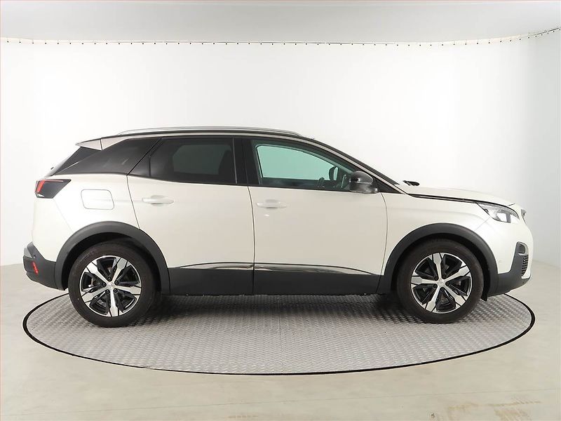 Peugeot 3008 (2019) Allure 1.2 PureTech, Automat - fotka 6 z 18