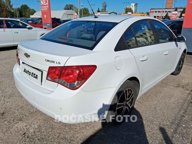 Chevrolet Cruze (2010) 1.6 16V, 1.maj,ČR - fotka 2 z 3