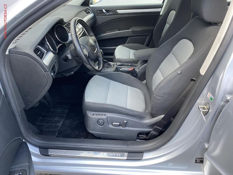 Škoda Superb (2012) 2.0 TDi, Ambition - fotka 9 z 16