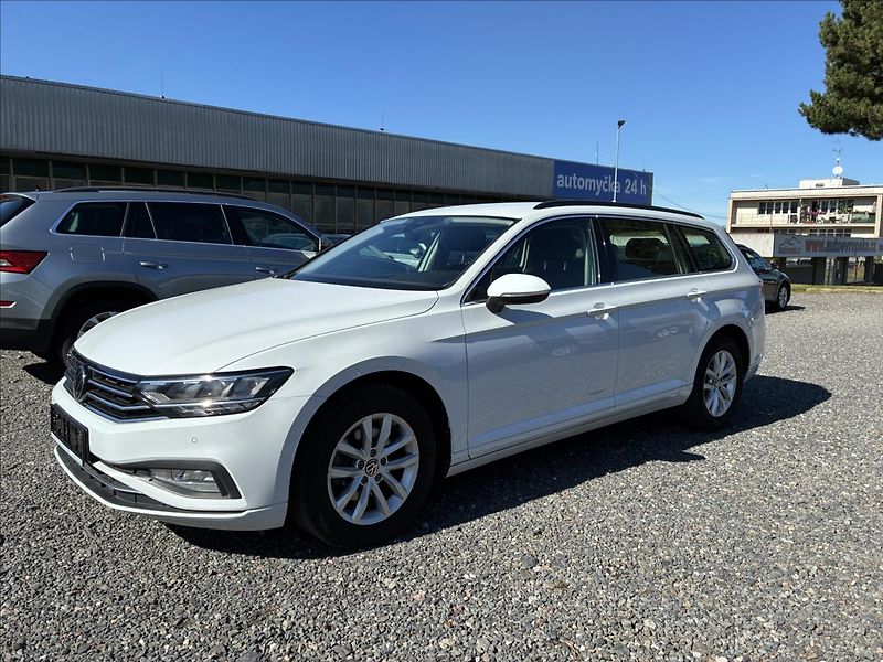 Volkswagen Passat 2,0 TDI TAŽNÉ KAMERA KEYLESS - fotka 2 z 26