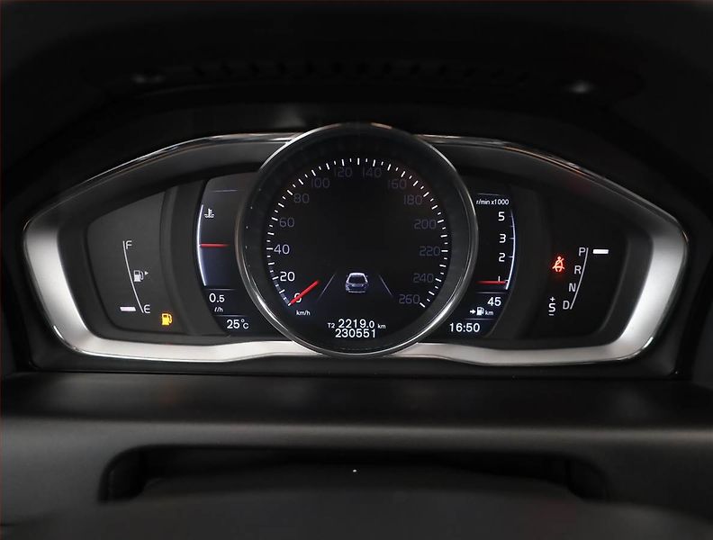 Volvo XC60 (2015) Summum D5, 4X4, Automat - fotka 9 z 21