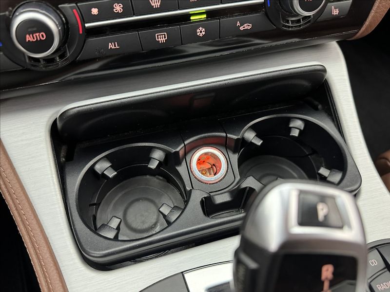 BMW Řada 5 3,0 30d 4X4 DPH LED KŮŽE TAŽNÉ - fotka 24 z 38