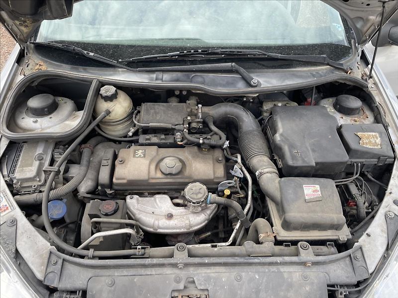 Peugeot 206 1,4i 55kW*tažné*Zachovalé auto - fotka 32 z 36