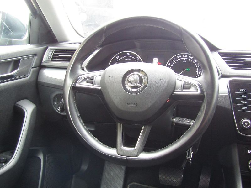 Škoda Superb (2018) 1.6 TDI 88kW DSG - fotka 16 z 38