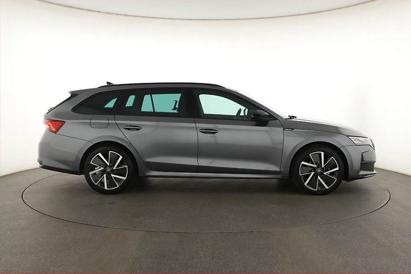 Škoda Octavia (2025) Sportline 1.5 eTSI mHEV - fotka 6 z 24