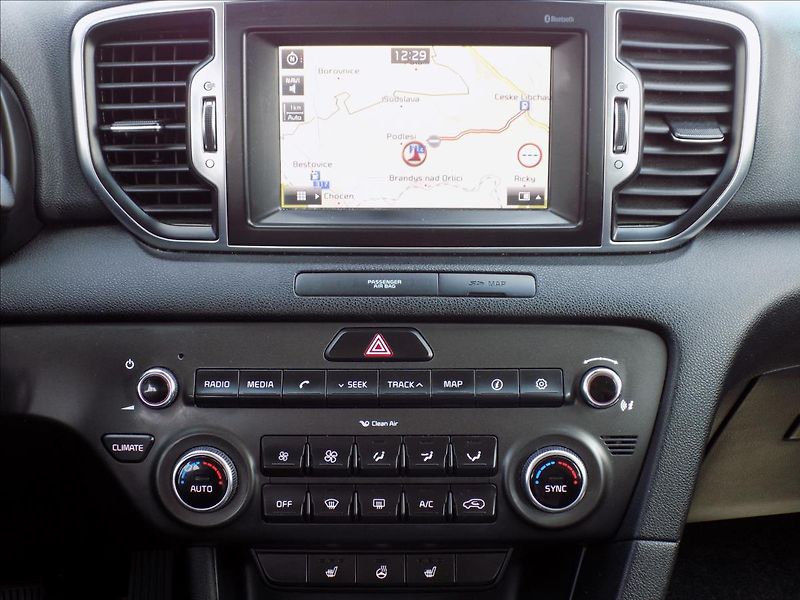 Kia Sportage 1,7 CRDi NAVI, KAMERA, 1.maj. - fotka 17 z 35