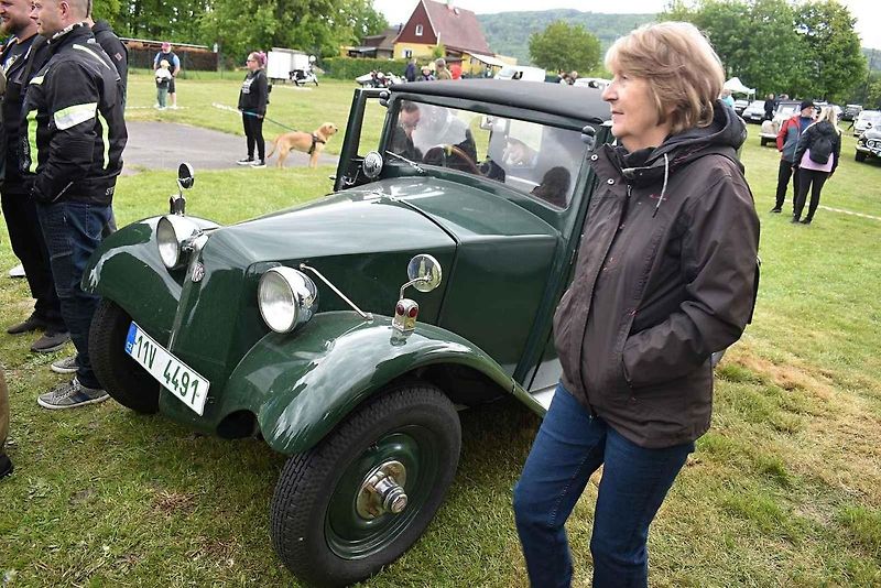 Ve Varnsdorfu se potkali majitelé několika desítek automobilových veteránů.