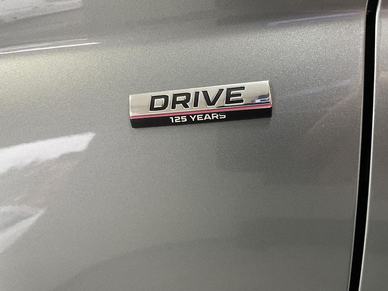 Škoda Karoq 1.5 TSi 125 YEARS ČR 1.MAJ SER - fotka 10 z 31