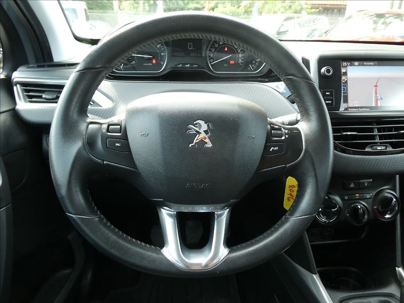 Peugeot 2008 1,2 1.2 81kW NAVI,závěs,servis - fotka 30 z 46
