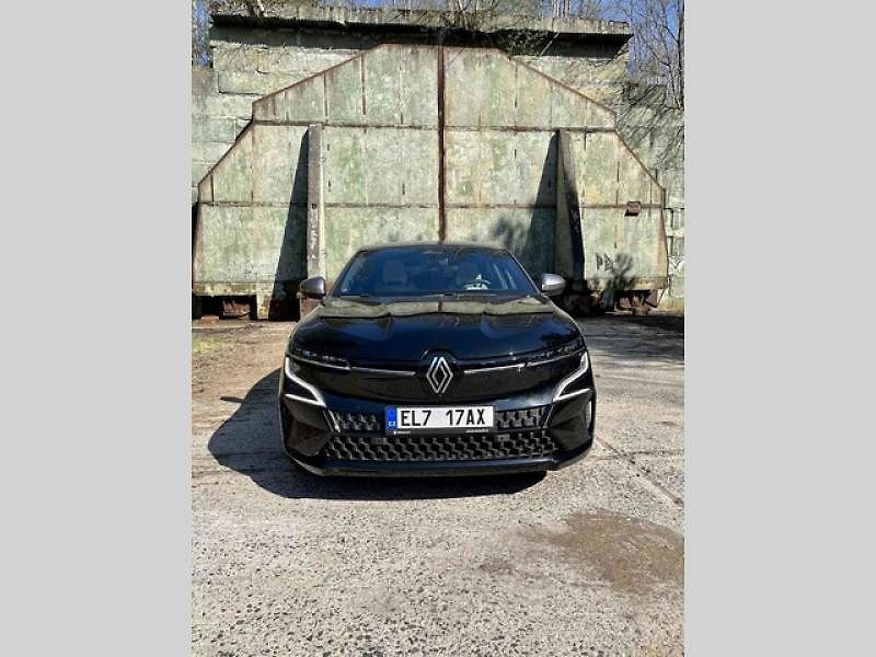 Renault Megane E-Tech Iconic. Bugynka (hlavně) do města.
