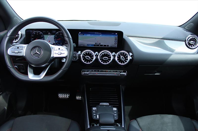 Mercedes-Benz GLA 250 165kW 4MATIC AMG ČR - fotka 15 z 34