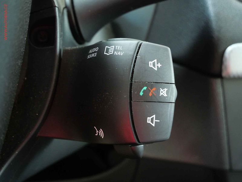 Renault Fluence (2010) 1.6i, ČR, Navi, AC - fotka 17 z 21