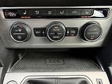 Volkswagen Passat Variant 2,0TDI R-Line Design - náhled 32
