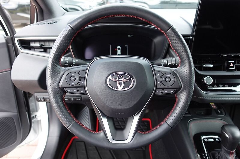 Toyota Corolla 1,8HSD GR Sport Dynamic - fotka 18 z 33