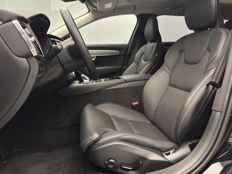 Volvo V90 T8 AWD RECHARGE ULTRA - fotka 4 z 53