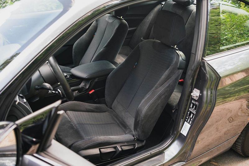BMW Řada 2 (2019) M240i xDrive - fotka 19 z 36