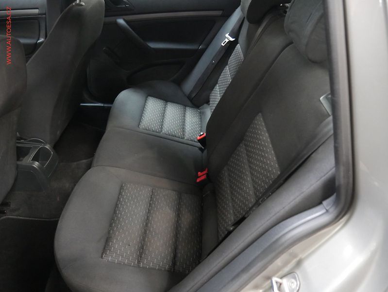 Škoda Octavia (2011) 1.6i, 2.maj,ČR, Tour, +kola - fotka 10 z 15