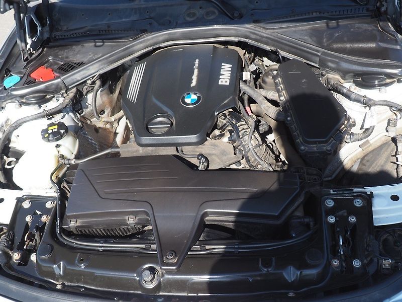BMW Řada 3 (2016) 320D xDrive, A/T - fotka 37 z 38