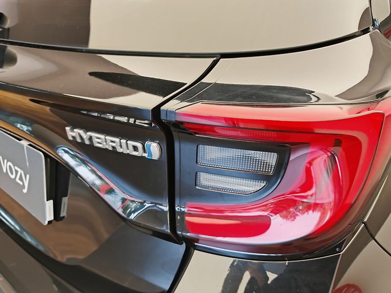 Toyota Yaris 1.5 Hybrid  Comfort Tech Style - fotka 8 z 39