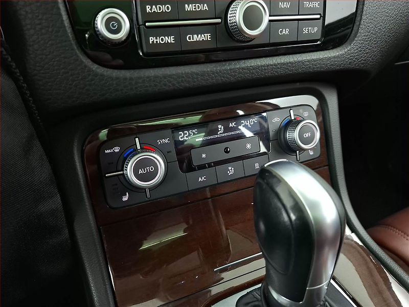 Volkswagen Touareg (2015) 3.0 TDI - fotka 18 z 26