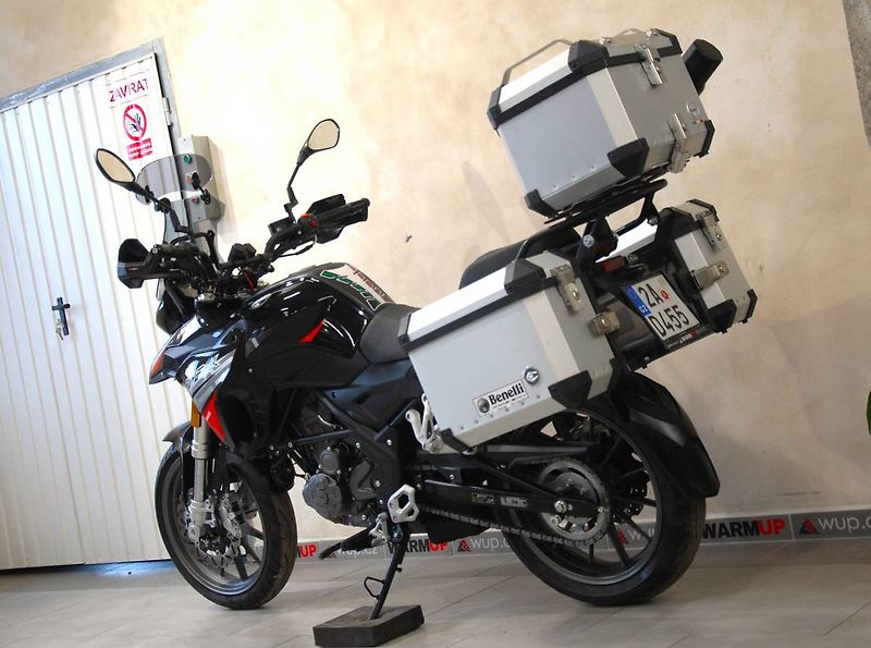 Benelli TRK 251 (2022) hezký stav, 2. maj, původ ČR - fotka 14 z 20