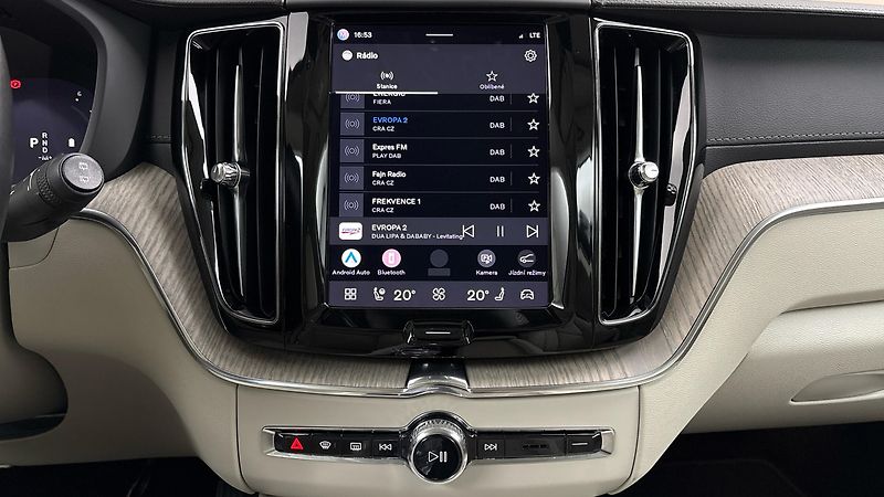 Volvo XC60 2.0 B5 AUT AWD Inscription - fotka 11 z 35