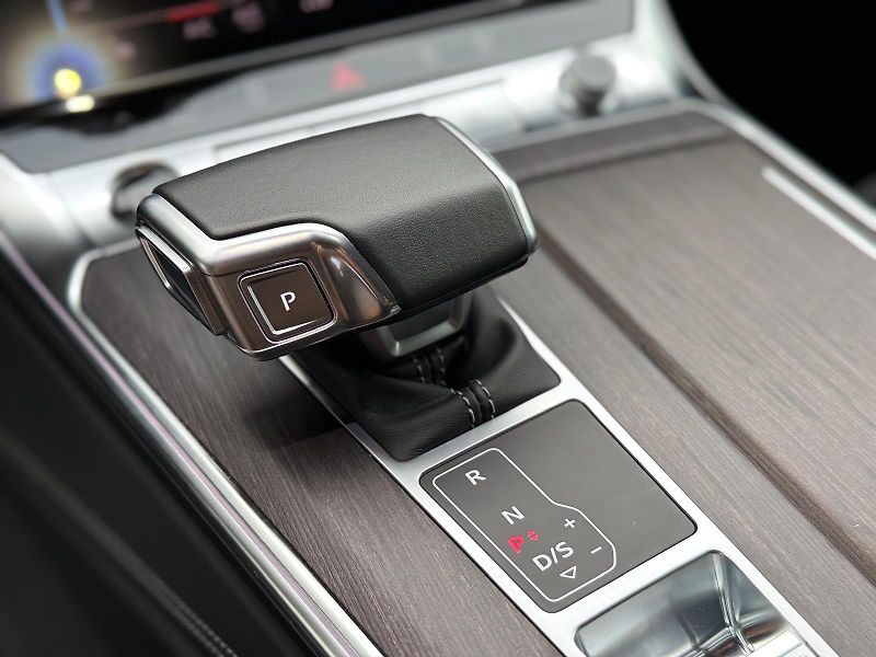 Audi A6 Allroad (2025) 50 TDI - fotka 11 z 37