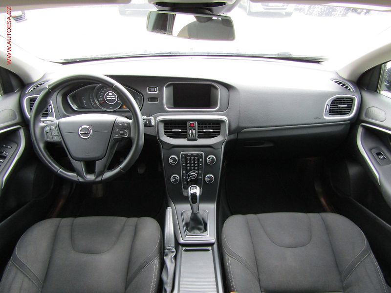 Volvo V40 (2016) 2.0D, AC, temp - fotka 8 z 17