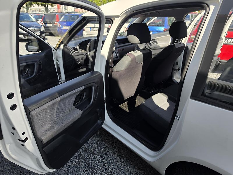 Škoda Roomster 1.2 TDI Kamera TZ - fotka 7 z 18