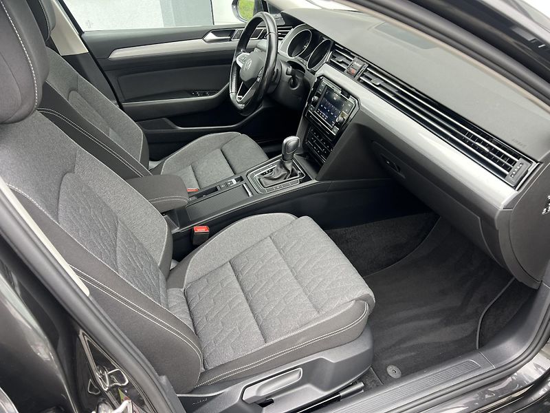 Volkswagen Passat (2024) 1.5TSI 110kW DSG 1.MAJITEL ČR - fotka 8 z 23