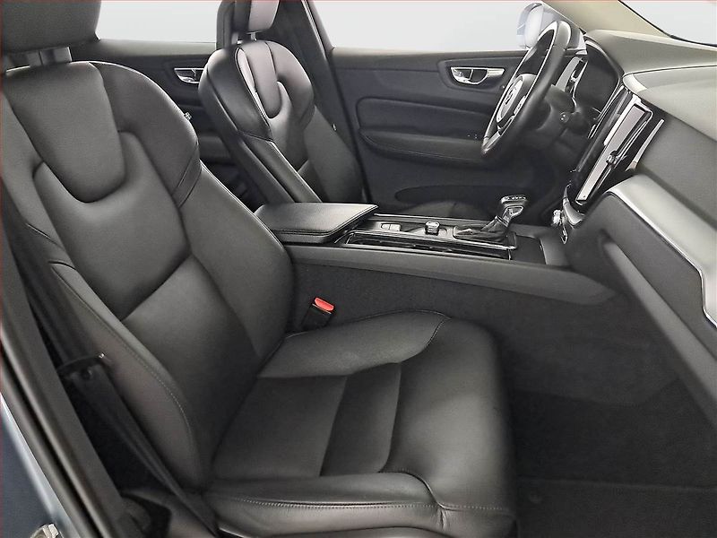 Volvo XC60 (2018) D4 AWD - fotka 9 z 21