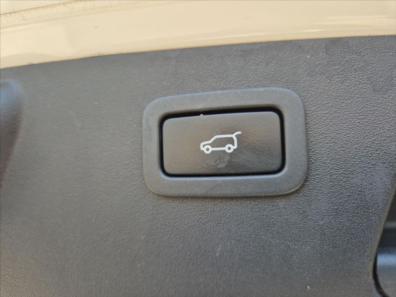 Jaguar E-Pace 2,0 D150 S AWD - fotka 12 z 18