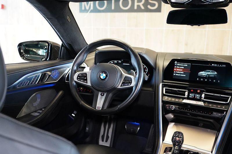 BMW Řada 8 M850i xDrive, Golden Thunder - fotka 49 z 50