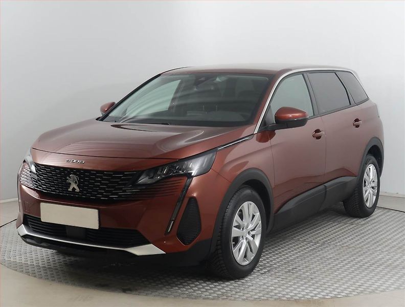 Peugeot 5008 (2021) PureTech 130, 7 MÍST - fotka 2 z 18