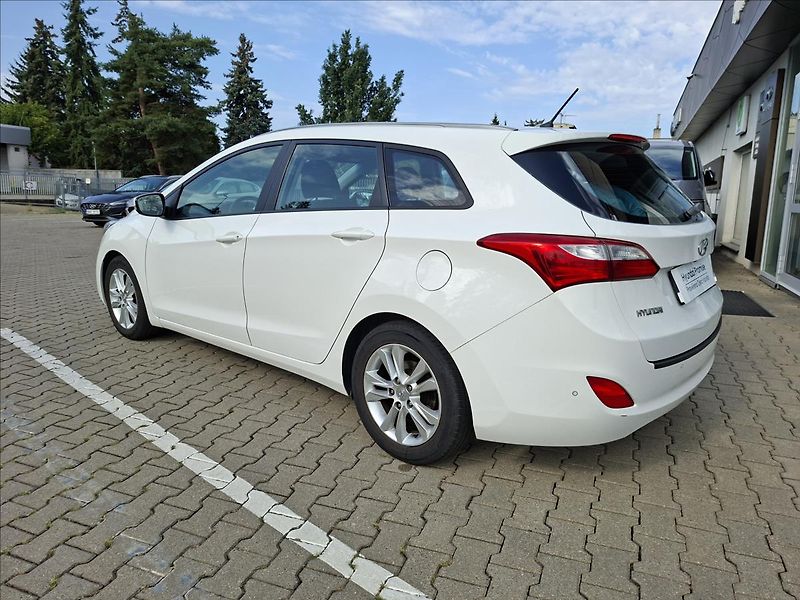 Hyundai i30 1,6 Trikolor 88KW - fotka 5 z 18