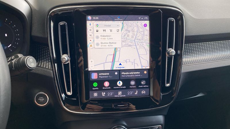 Volvo XC40 PLUS DARK, B4 AWD, 145+10 kW / - fotka 17 z 38