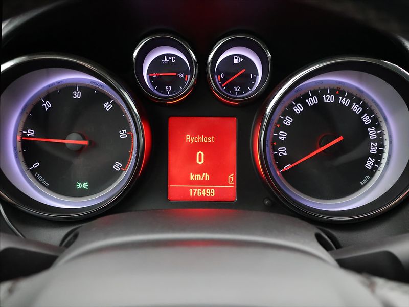 Opel Astra 1.7 CDTi 81kW Cosmo tažné - fotka 14 z 24