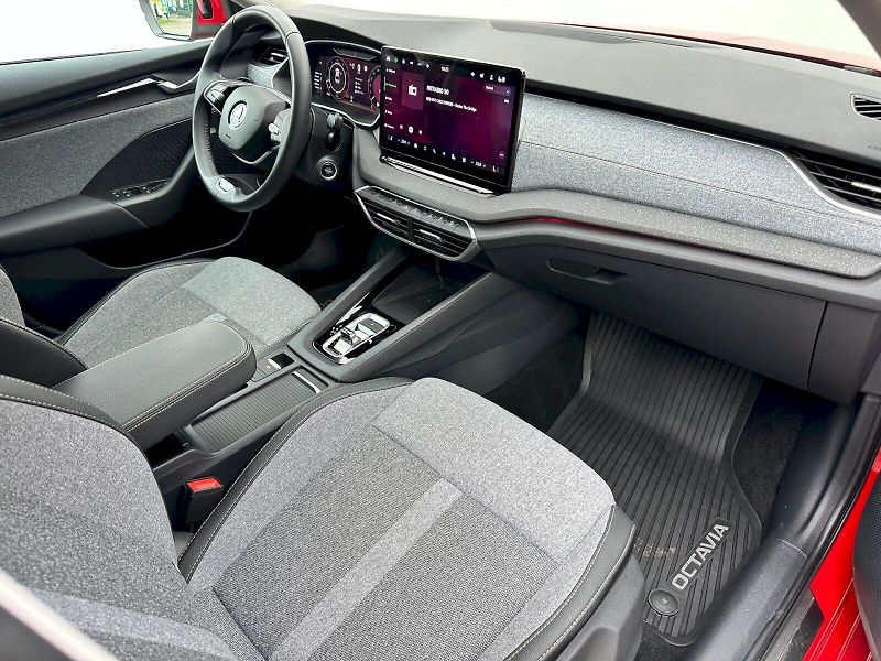 Škoda Octavia (2024) 1.5 TSI 110kW MHEV Top Selecti - fotka 7 z 23