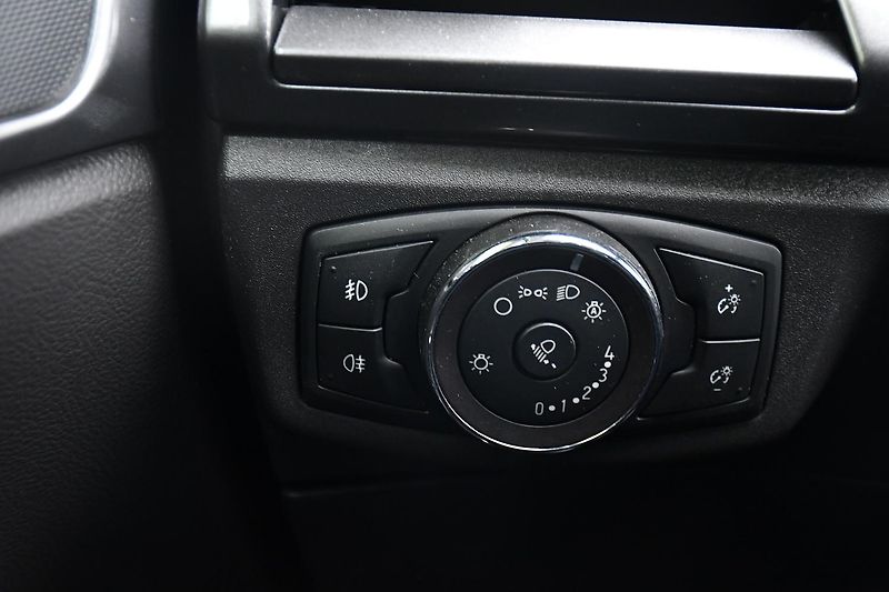 Ford Mondeo 2.0TDCi 110kW CARPLAY TITANIUM - fotka 27 z 42