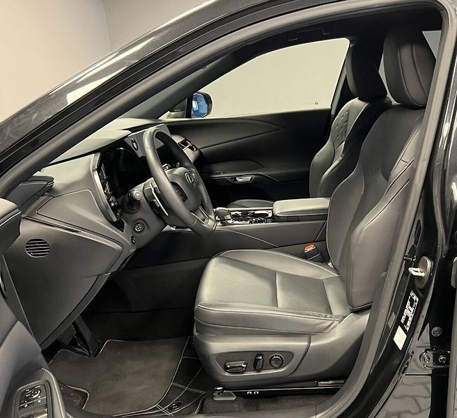 Lexus RX 450h plus 450H+ 2,5 PHEV COMFORT PLUS - fotka 6 z 18