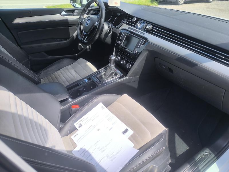 Volkswagen Passat 4X4,MANUÁL,VÝBAVA,SERVIS,PĚKNÝ - fotka 11 z 18