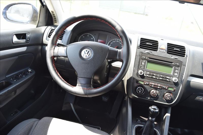 Volkswagen Jetta 1,9 TDI 77KW NOVÁ STK ALU - fotka 28 z 43