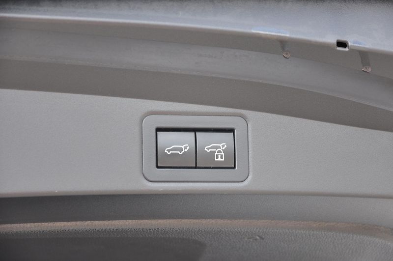 Toyota Corolla 1.8 Hybrid KOMBI - fotka 9 z 21