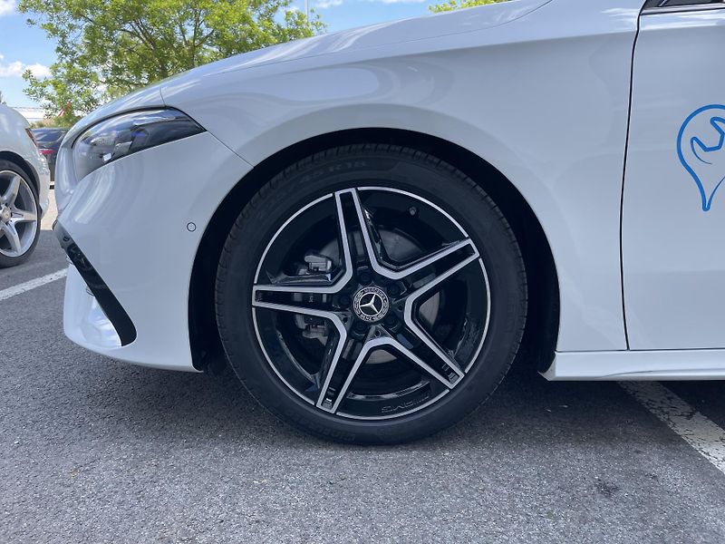 Mercedes-Benz Třídy A 200 AMG - fotka 17 z 27
