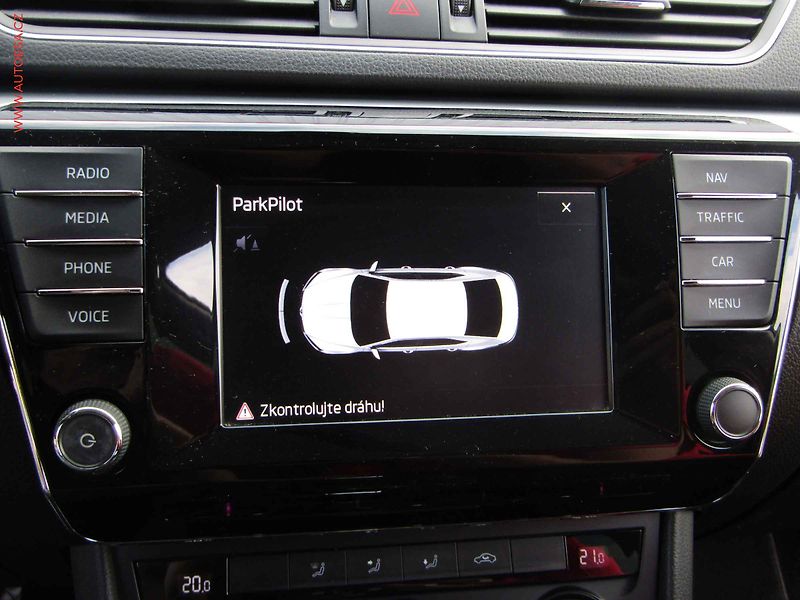 Škoda Superb (2016) 1.6 TDi, Ambition, DSG, navi - fotka 19 z 21