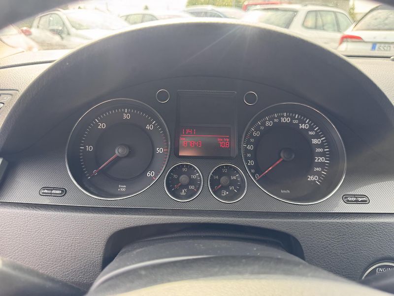 Volkswagen Passat B6 2.0 TDI,103 kW, 187 tis km, - fotka 15 z 21